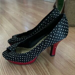 Vintage Steve Madden peep toe heels